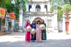 하노이 인스타그램 투어 : 세라믹 벽화마을, 못꼿 호수와 롱비엔 다리까지!
