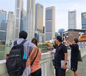 마리나 베이 나이트 워킹 투어 (마리나 베이와 가든스 바이더베이의 조명 쇼!)